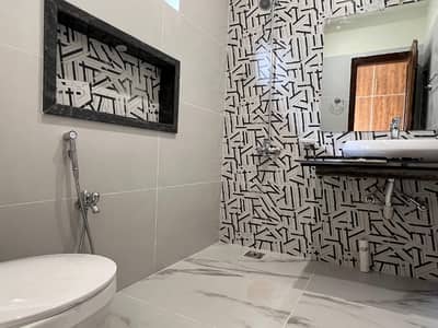 i-8 carnar Almost Brand New Triple story House For sale For more oppations available.