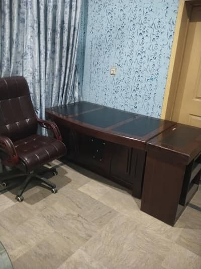 Office chair & Executive Table