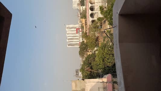 3rd Floor Corner Park Face With Roof 75 Yards 2 Bed D/D For Rent