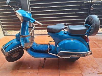 Vespa Piaggio P150-S scooter