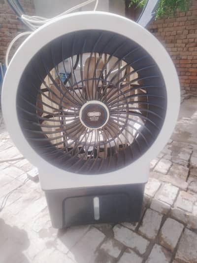 AC cooler hai sirf ek season chal  hai