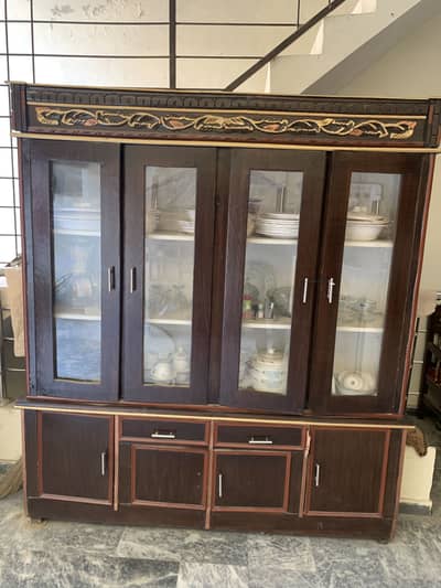 Showcase/ Almirah
