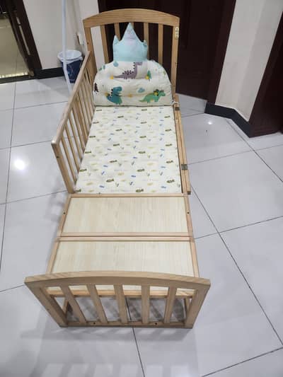 Convertible crib to bed