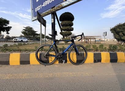 Giant Road Bike Medium 10/10 Fiber