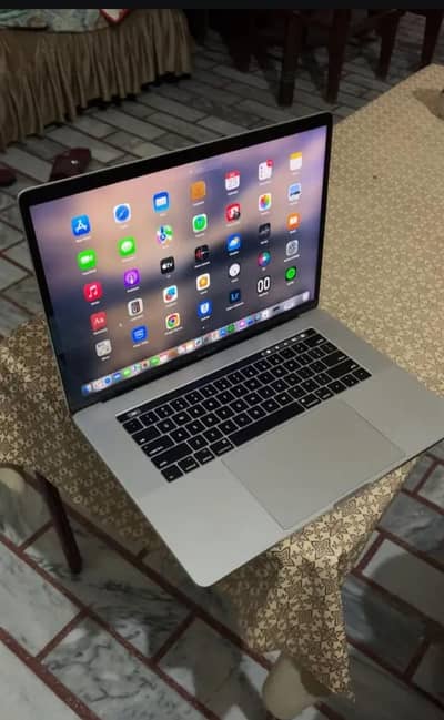 macbook pro i7 2018