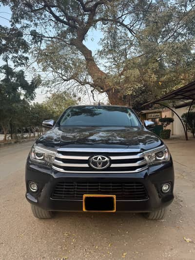 Toyota Hilux Revo V 2020 – Black – Karachi Registered