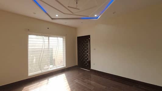 MAIN BOULEVARD 8 MARLA HOUSE AVAILABLE FOR SALE IN PHASE ONE BAHRIA ORCHARD