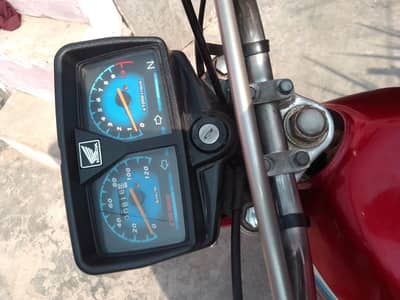 chalna ma bahtreen no engine open very good condition oregnal Tanki ha