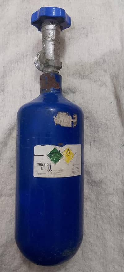 portable oxygen cylinder