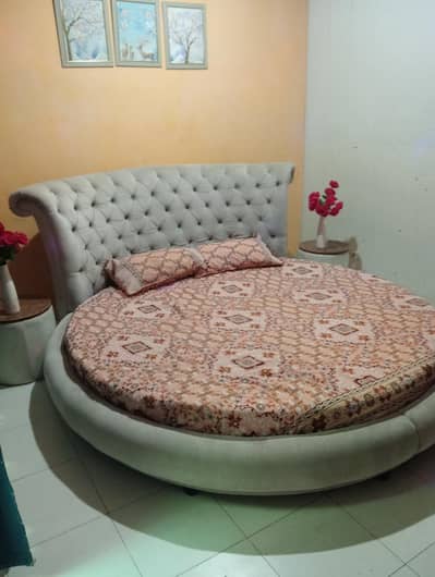 Round bed