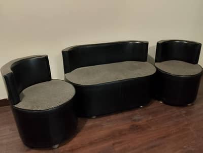4 seater black sofa set in new condition