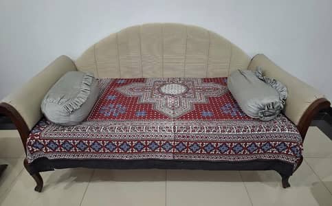 Dewan Lounge Bed