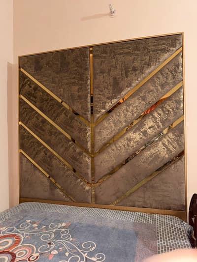 poshesh bed with 2 side table