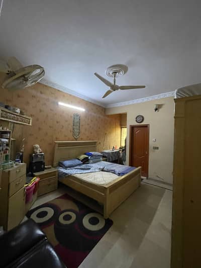 three bed dd portion for rent in johar