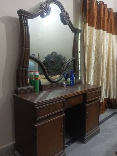 dressing table