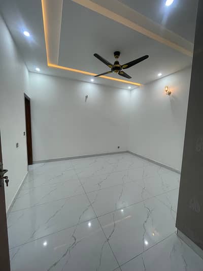 Bachelors flats available for rent pak Arab society