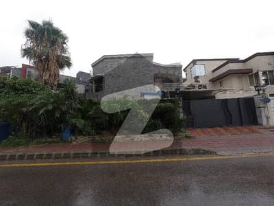 Artistically Designed House with Full Basement is available for Sale on Main Boulevard, Bahria Town Phase 3