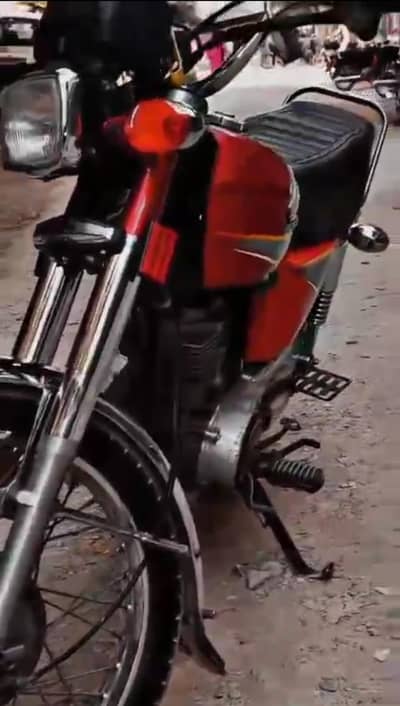 Honda CG 125 Red 2011 – Good Condition – Original Card