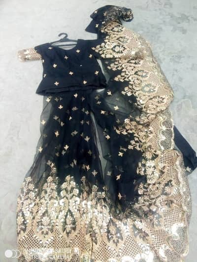 2 Maxi aur ek Sari hai sirf ek bar istemal Hui hai