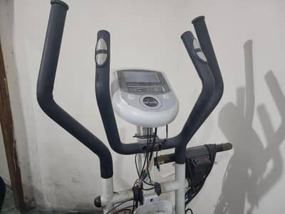 Titan Fitness GO V100 eliptical cross trainer