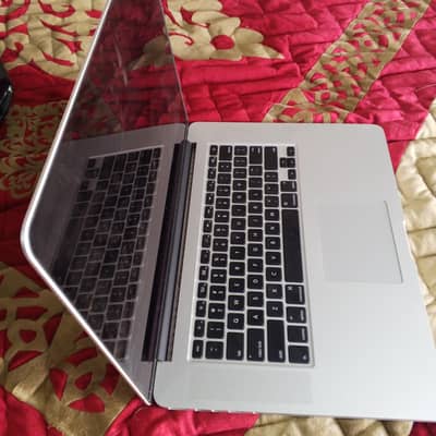 Apple MacBook pro 2015 Core i7 15 inch 16/256