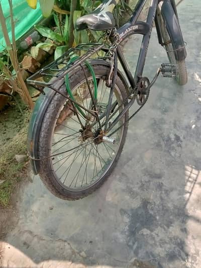 good condition back tyre new 2.5 months used 8/10 condition