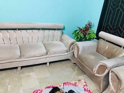 7 Seater Sofa Set – Stylish Design – Excellent Condition