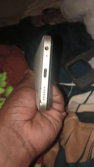 orignal lucation lalian 4+4/128 gb memory. used Daly me