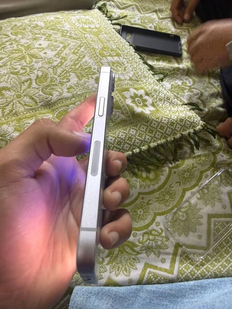 iPhone 14  jv 2