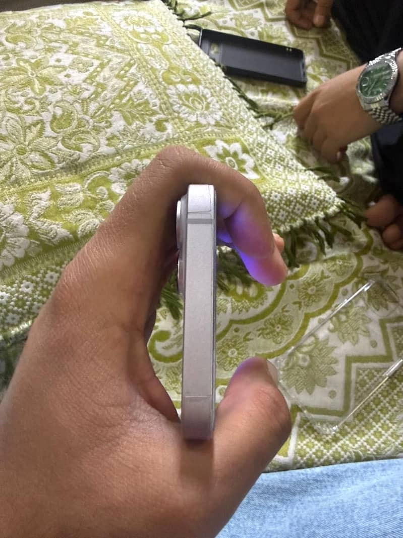 iPhone 14  jv 3