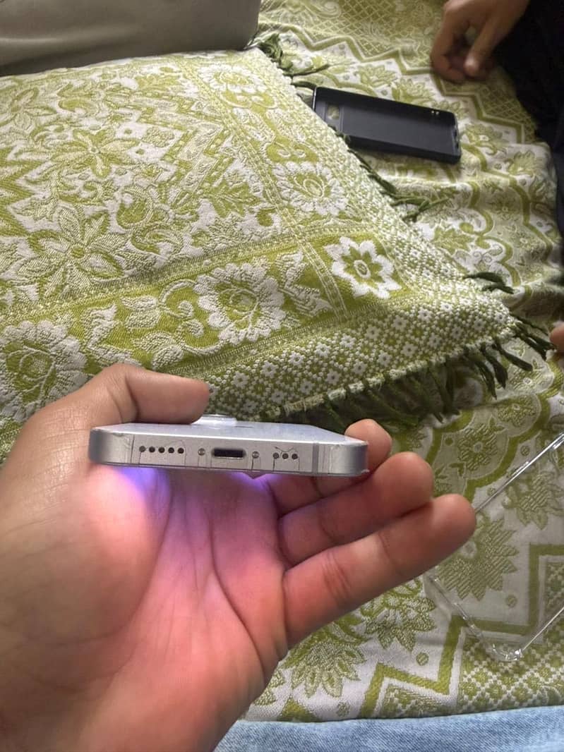 iPhone 14  jv 5