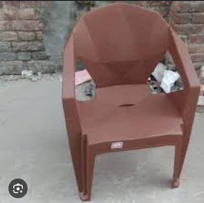 4 chairs with 1 plastic  table good condition