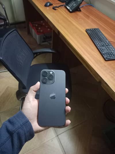 Iphone 15 pro max (Factory unlock)