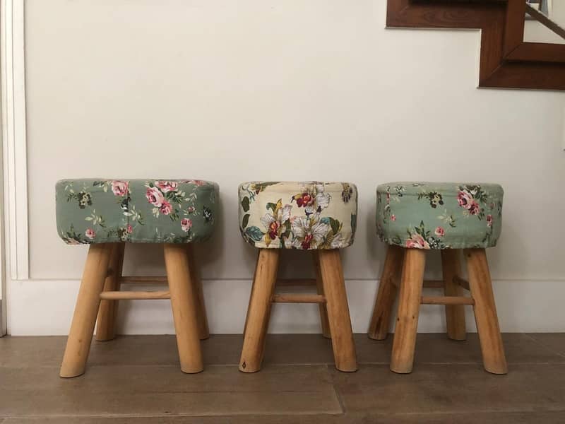 3x Small Stools 1