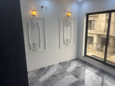 UNION GREEN 3 MARLA BRAND NEW MODREN STYEL HOUSE IS UP FOR SALE