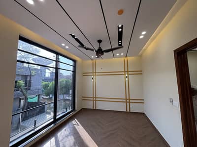 DHA RAHBAR MODREN STYLE BEAUTIFUL HOUSE IS AVAILABLE FOR SALE