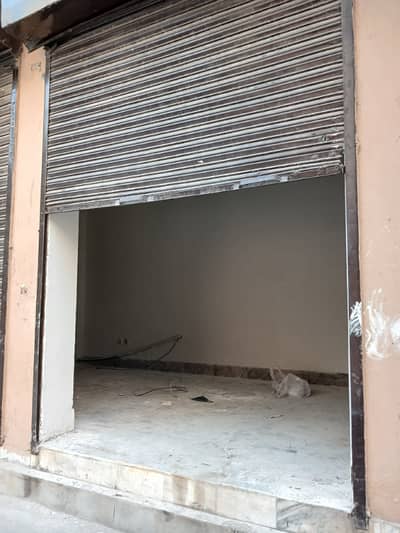 1.5 MARLA CORNER SHOP AVAILABLE FOR RENT AT A HOT LOCATION IN HIGHCOURT SOCIETY NEAR UMT UNIVERSITY 2 MINT WALK 3 SHUTTERS IN A SHOP ALL FACILITIES AVAILABLE