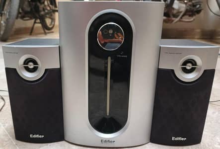 Edifier R323T speakers.