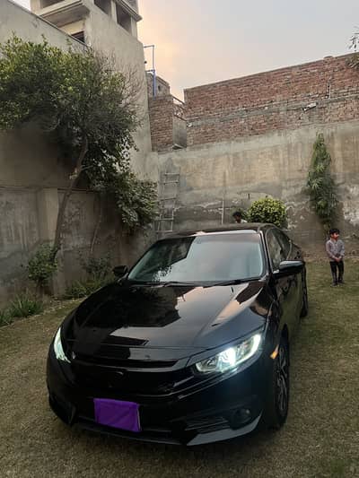 Honda civic 2016 model black color lava lights