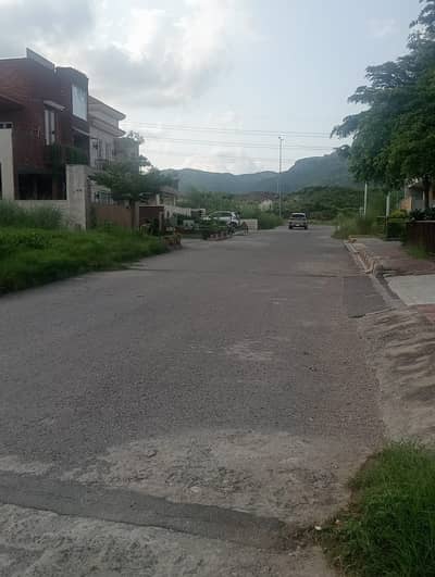 F10/3 600 Sq Yds Elite, Rare To Find Location Plot For Sale