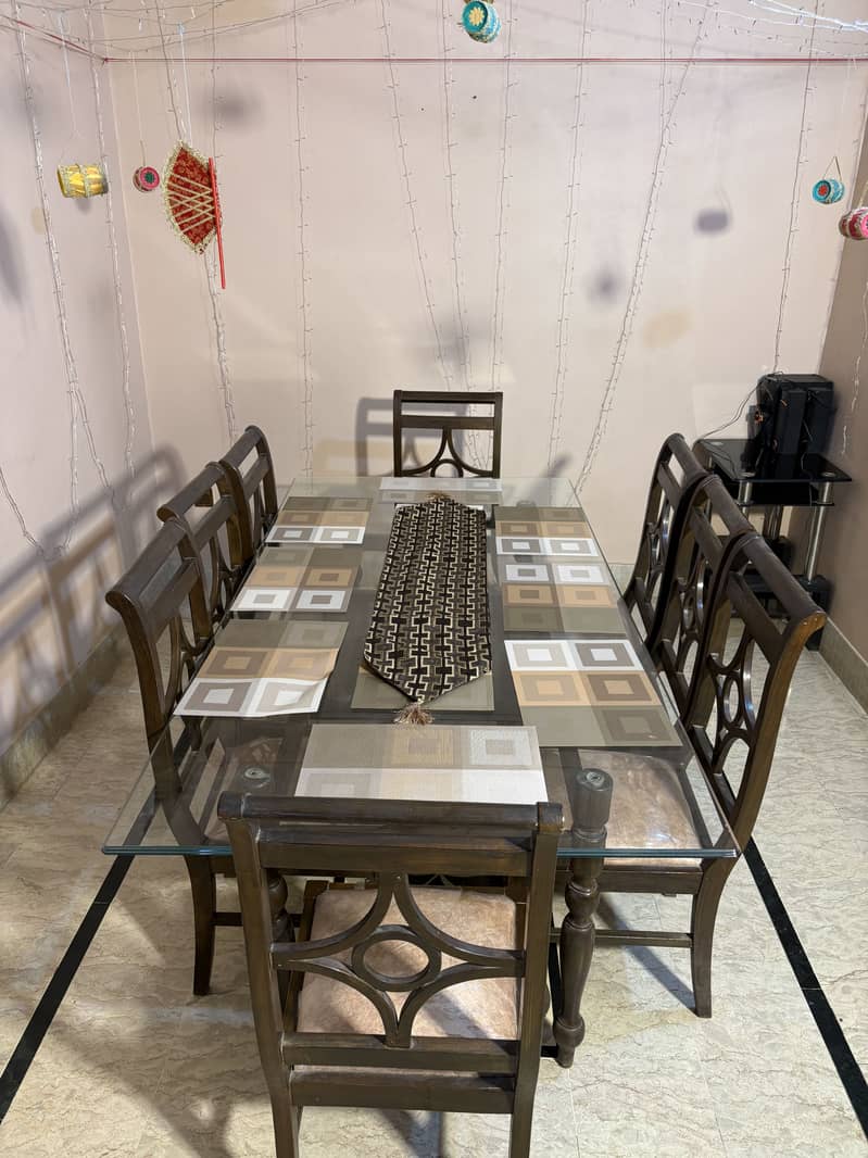 Dining table 0