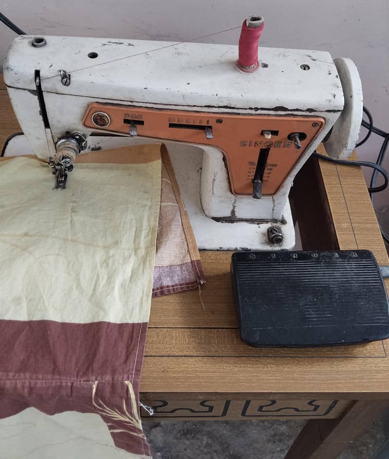 SINGER sewing machine 1