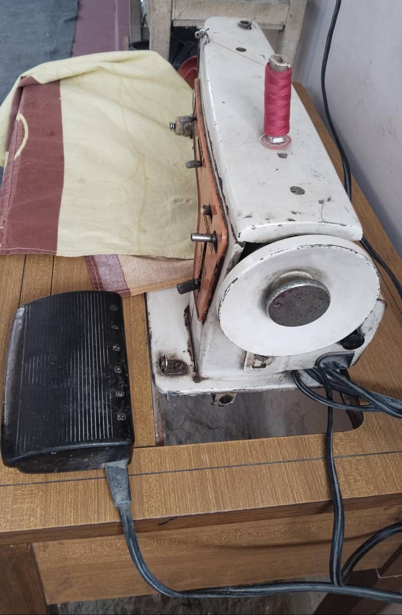 SINGER sewing machine 2