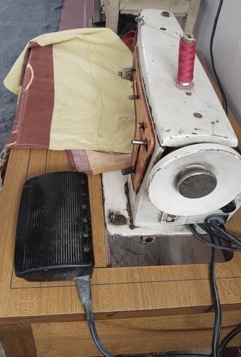 SINGER sewing machine 3