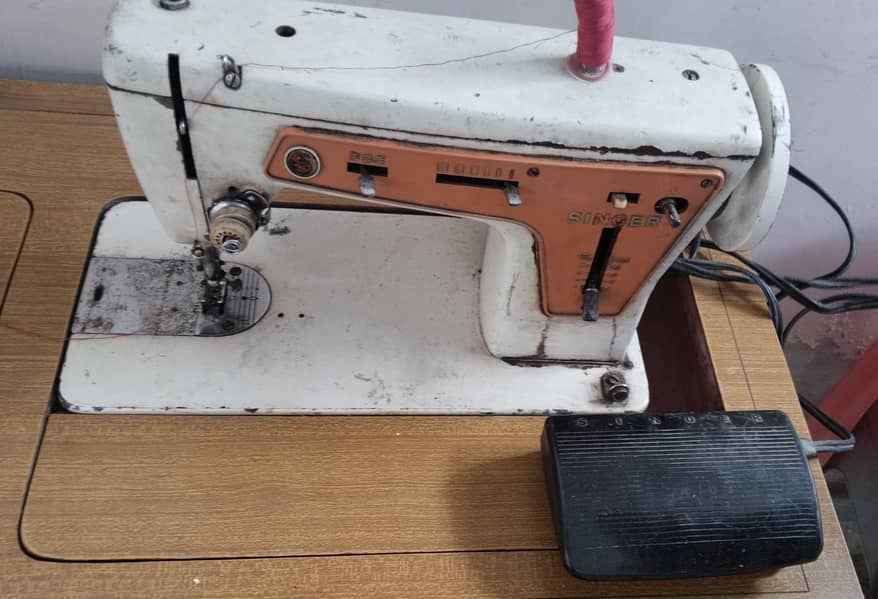 SINGER sewing machine 4