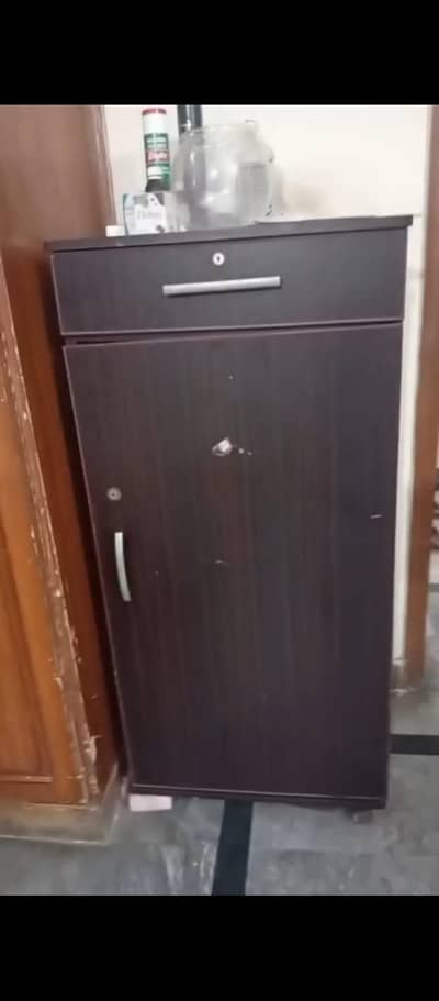 2 Cupboards and rack