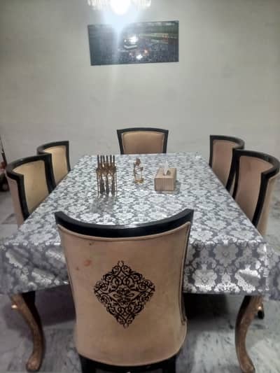 dining table gyanvan condition