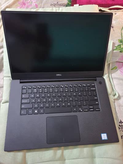 Dell Xps 15 - 8th gen - 15.6 inch - Metal body