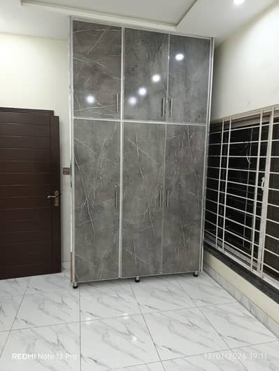 High quality Wardrobe for sale full size 3 door spacious