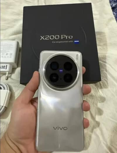 : Vivo X200 Pro | 16/512GB | Natural Titanium |
